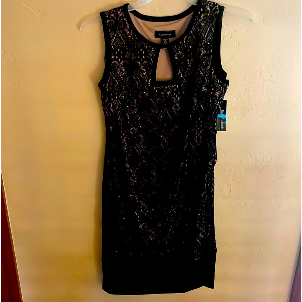Absolutely stunning! And comfortable too! R&M Richards Gorgeous Black Dress